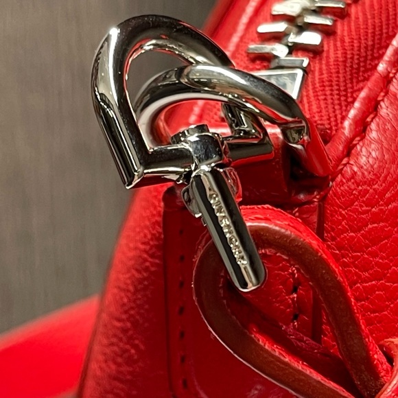 Givenchy red Mini Antigona bag- preloved but in great condition - Picture 4 of 12
